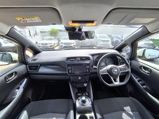 2018 Nissan LEAF - Thumbnail