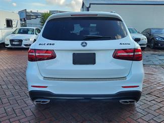 2016 Mercedes-Benz GLC 250 - Thumbnail