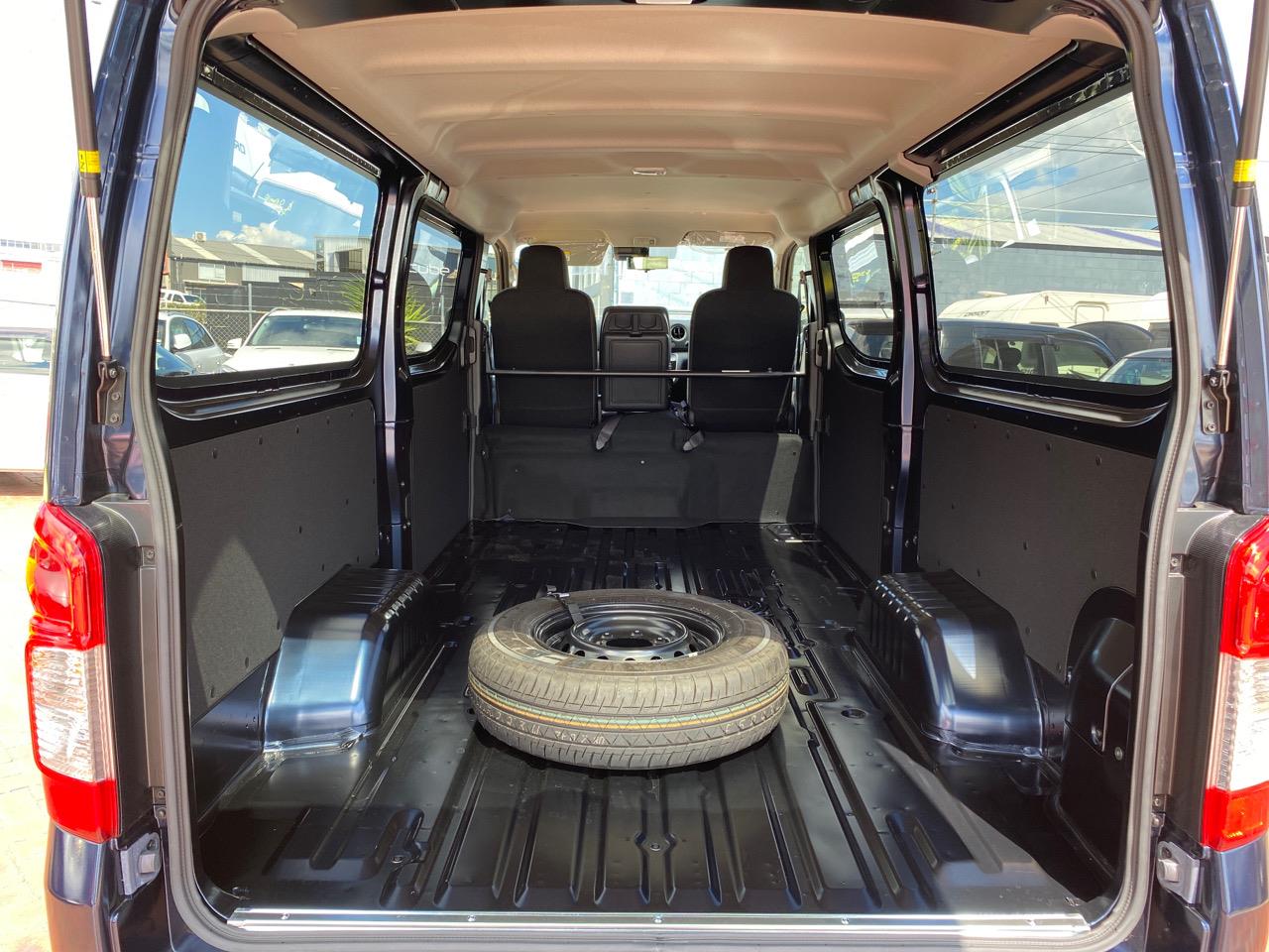 2022 Nissan NV350